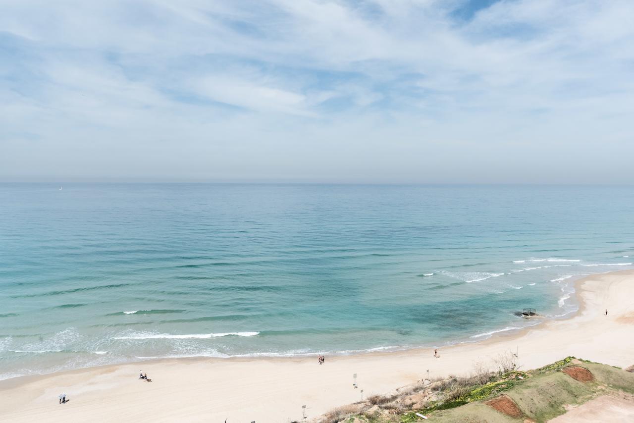 Beach Apartment- Breathtaking Views With Bomb Shelter Herzliya Luaran gambar